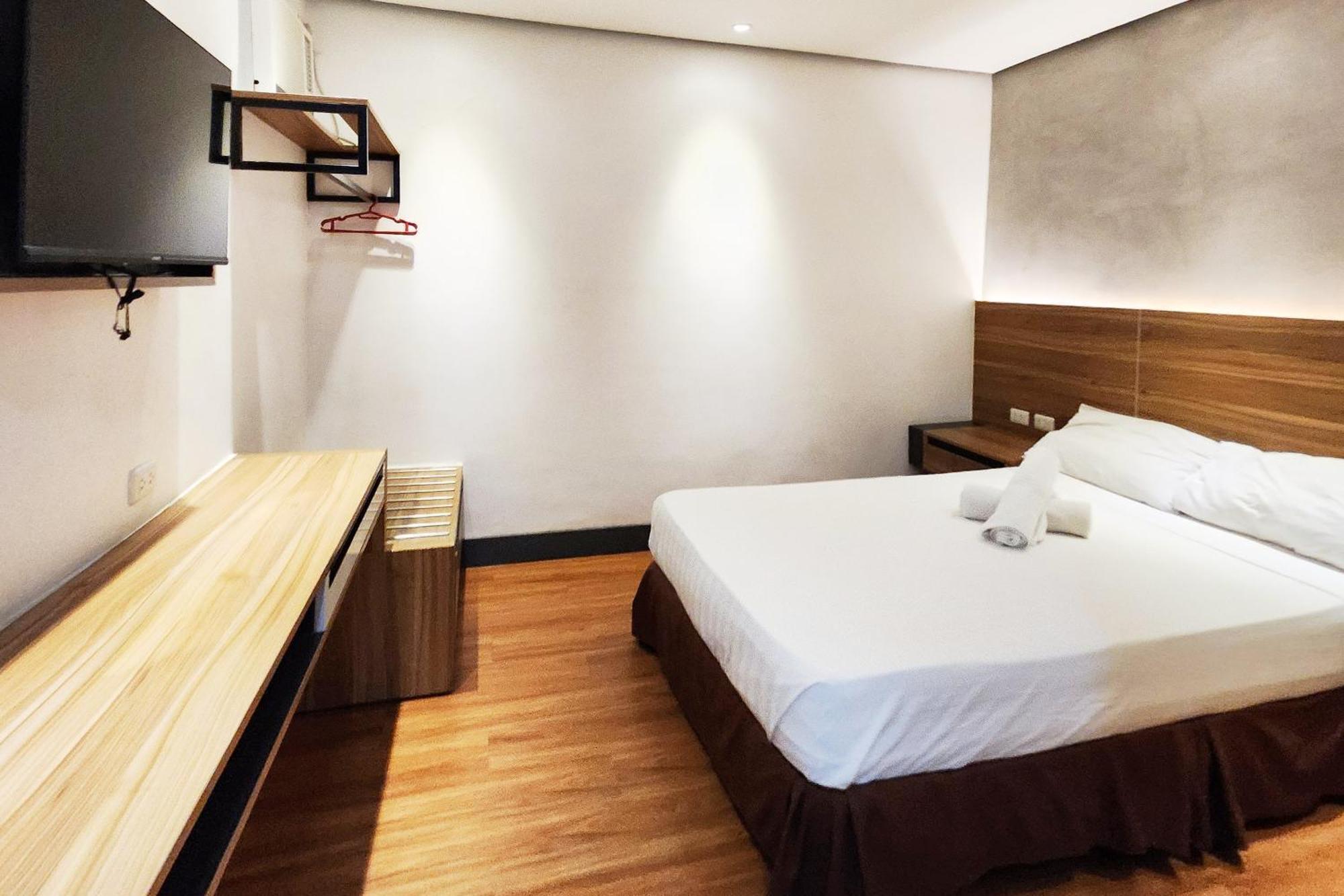 Boulevard Pension Hotel Cebu Exterior photo