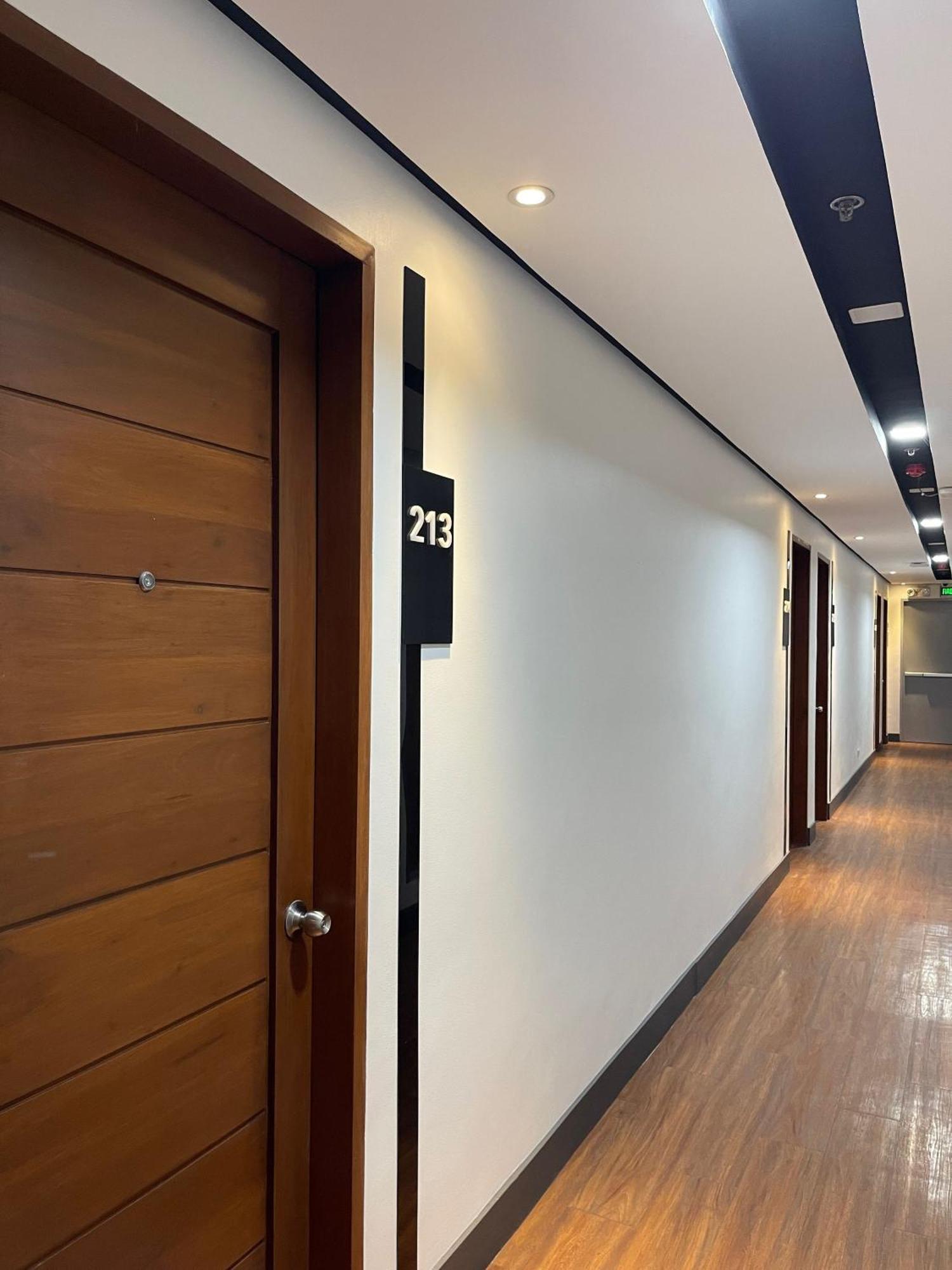 Boulevard Pension Hotel Cebu Exterior photo